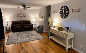 Kid-Friendly Townhouse Near Lake & Sports Complex